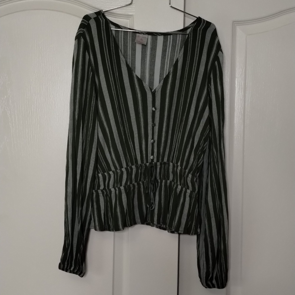 No Boundaries Women's Green Gray Striped Crop Long Sleeve Top 7-9